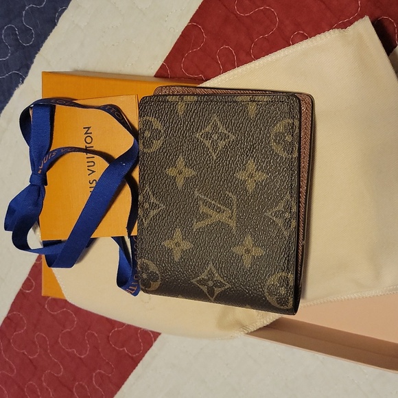 Louis Vuitton Bi fold wallet - Picture 1 of 4